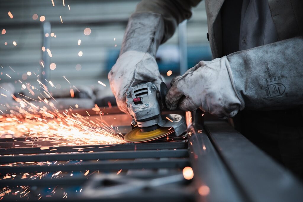 worker-grinder-factory-5736096 worker, grinder, factory-5736096.jpg